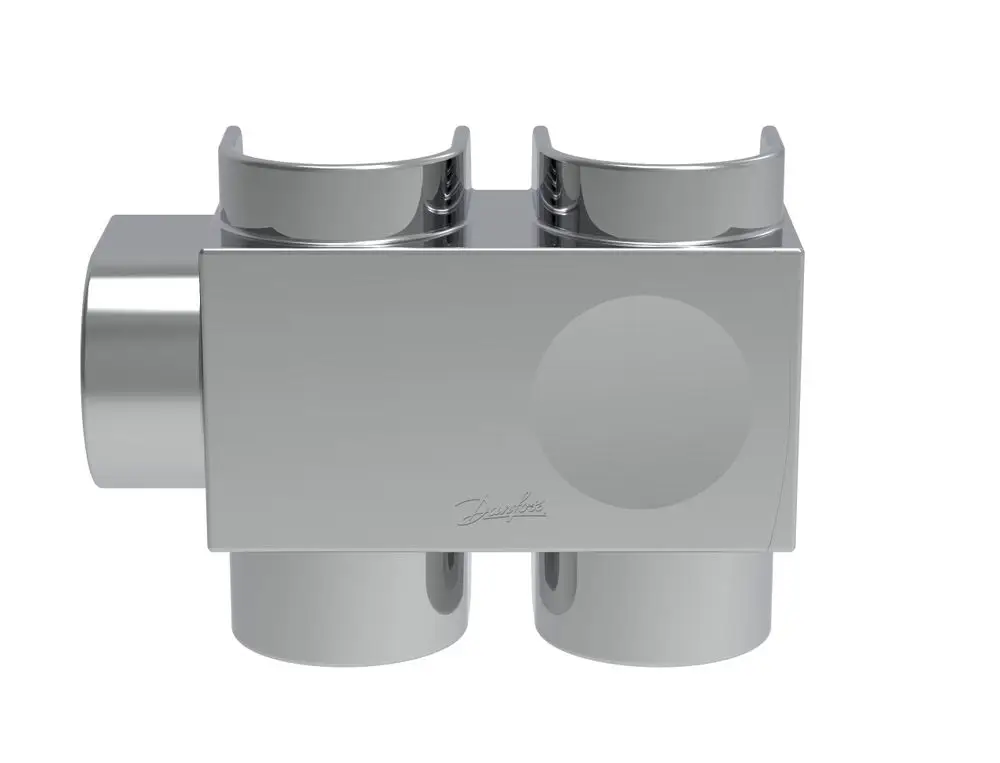 Danfoss Kunststoffabdeckung mit zwei Halterungen, verchromt, geeignet für Heizkörper mit einem 3/4'' Anschluss. Weitgehend funktionales Design ohne zusätzliche Beschriftungen.
