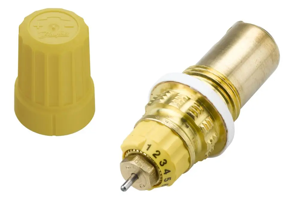 Gelbes Danfoss-Einbauventil mit Kupferanschluss und Abstimmungsmarkierungen. Enthält einen abnehmbaren gelben Kopf zur Einstellung.