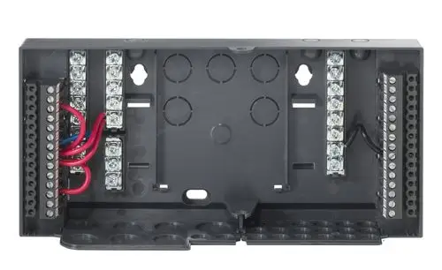 Schwarze Montageplatte mit Anschlussklemmen und Kabeln, geeignet für die Installation von Danfoss ECL Comfort-Systemen.