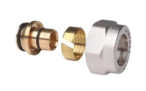Klemmverbinder aus Messing und Metall, bestehend aus mehreren Komponenten, geeignet für die Verbindung von VPE-Kunststoffrohren (PEX). Produkt von Danfoss.