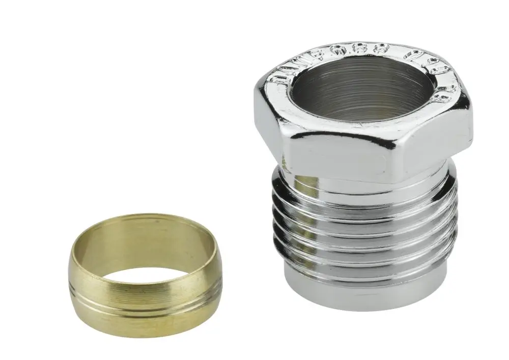 Klemmverbinder aus verchromtem Material, geeignet für Stahl- und Kupferrohre, abgebildet mit einem Verbindungsring. Produkt von Danfoss.