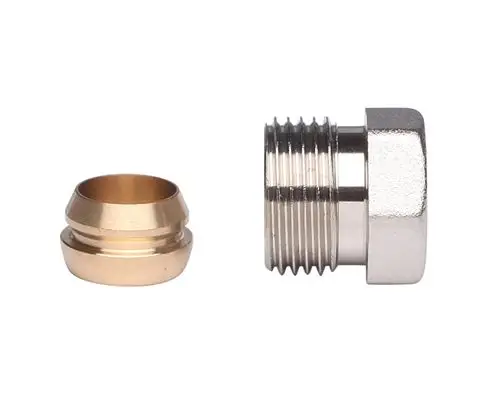 Zwei Klemmverbinder aus Metall, einer mit Außengewinde und der andere glatt, zur Anwendung mit Rohren, möglicherweise von der Marke Danfoss.