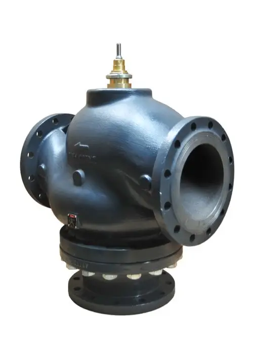 Danfoss 3-Wege-Mischventil in schwarzer Ausführung mit mehreren Flanschanschlüssen für industrielle Anwendungen. Sichtbar sind der Anschluss und die Regelmechanik.