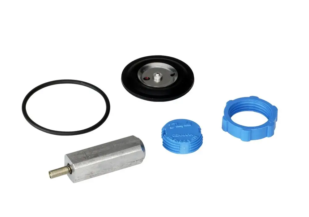Ersatzteilset für Magnetventile von Danfoss, bestehend aus einer Dichtung, einem Ventildeckel, einem Ring und einem Verbindungselement. Ideal für verschiedene Installationen.