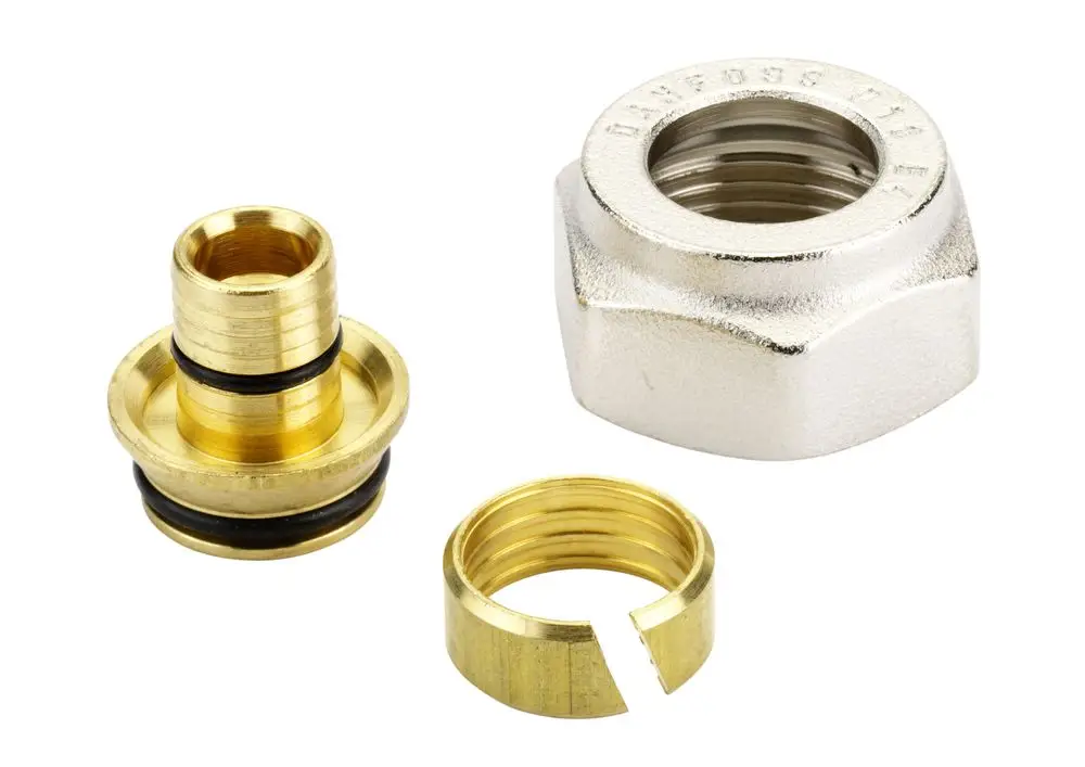 Klemmverbinder aus Metall und Messing, bestehend aus drei Komponenten. Von Danfoss, geeignet für die Verbindung von VPE-Kunststoffrohren.