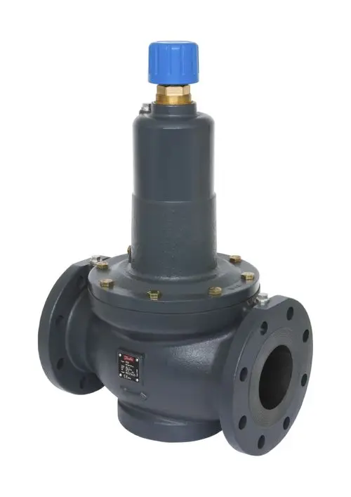 Danfoss Druckregler mit blauer Kappe und Anschlussflanschen. Gehäuse in dunkelgrauer Farbe, ausgestattet mit Druckmessgerät und Einstellmöglichkeit.