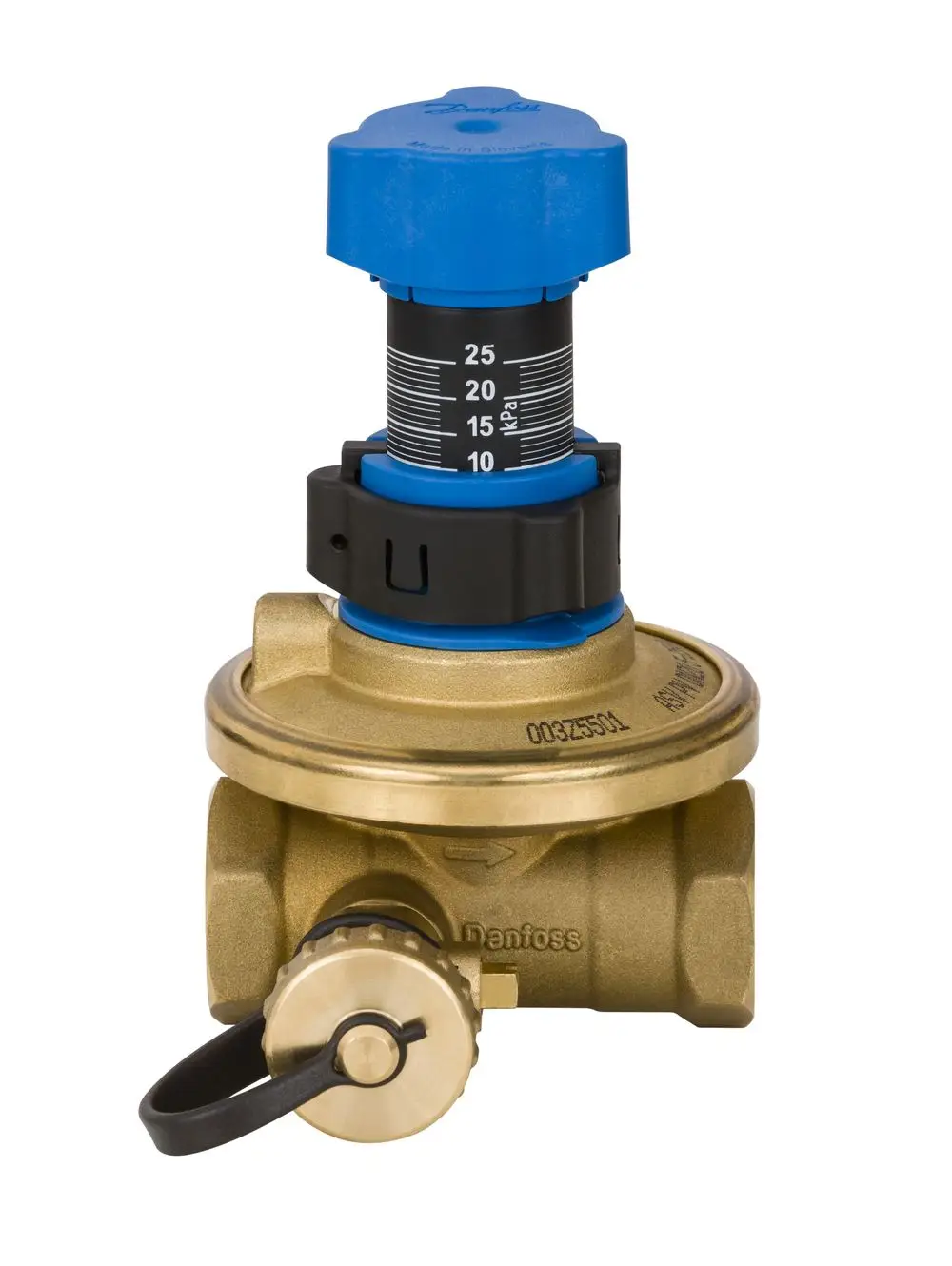 Danfoss-Regelventil mit Einstellskala und Druckanzeige. Kompakte Bauform mit Anschluss für Rohrleitung. Entriegelungsmechanismus am Handgriff sichtbar.