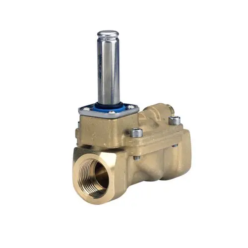 Danfoss Magnetventilgehäuse in kompaktem Design mit Anschlüssen. Die Bauform ermöglicht die Integration in verschiedene Systeme.