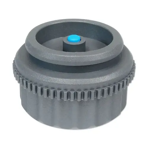 Grauer Adapter mit kreisförmigem Design und gezahntem Rand, hergestellt von Danfoss, genutzt zur Ventilanpassung. Der zentrale Punkt ist blau.