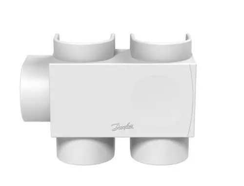 Kunststoffabdeckung in Weiß, mit zwei Anschlüssen und einer rechteckigen Form, hergestellt von Danfoss. Geeignet für Heizsysteme.