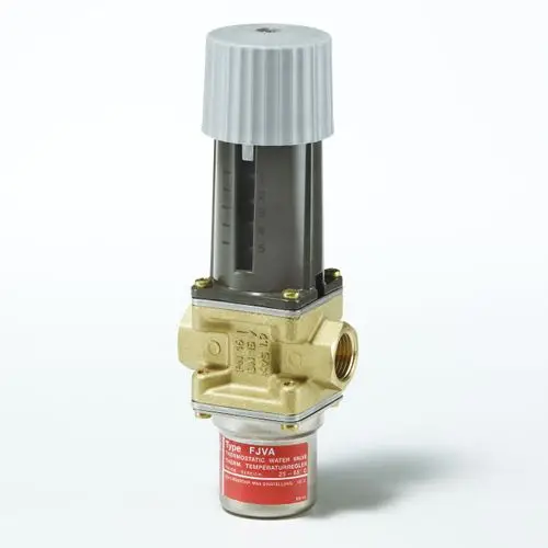 Thermostatisches Ventil von Danfoss mit grauem oberen Teil, transparenter Anzeige und goldfarbener Unterseite, eingesetzt in Heizungs- und Warmwasseranwendungen.