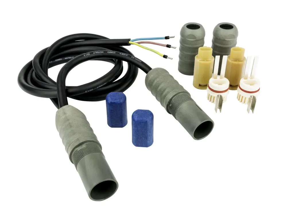 Danfoss-Connecto T-Abzweig mit zwei Heizbändern, zwei Endabschlüssen und einer Zuleitung. Kabel mit Steckverbindern und verschiedenen Zubehörteilen.