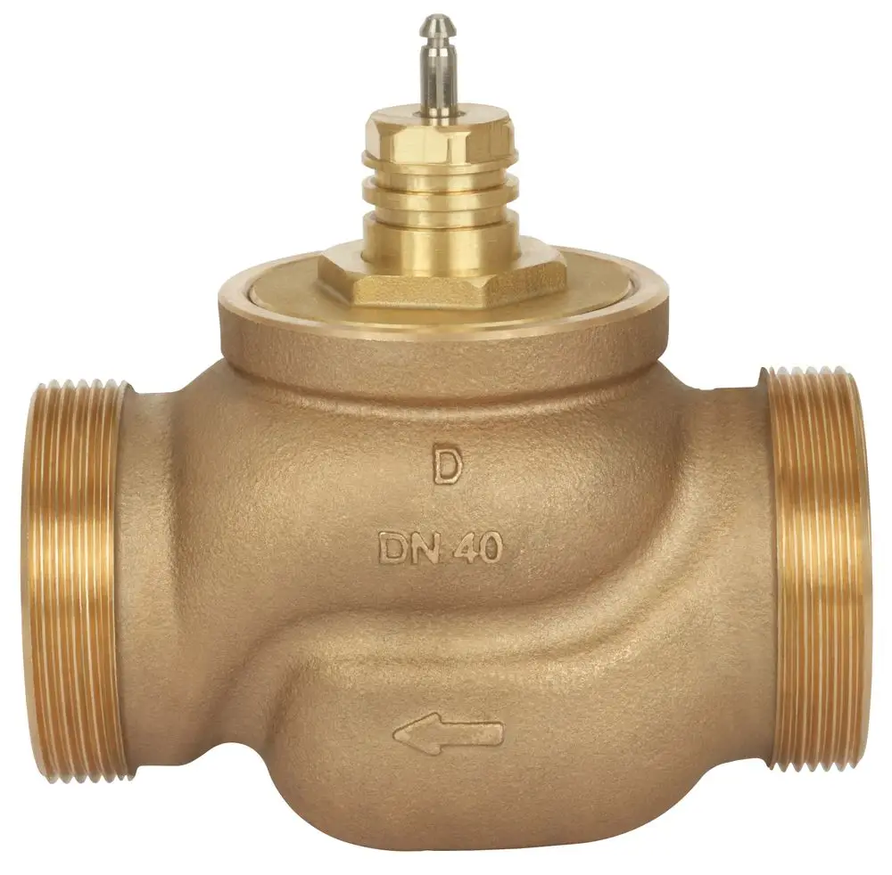 Durchgangsventil aus Messing mit Außengewinde, deutlich erkennbar mit D und einem Pfeil für die Flussrichtung, hergestellt von Danfoss.