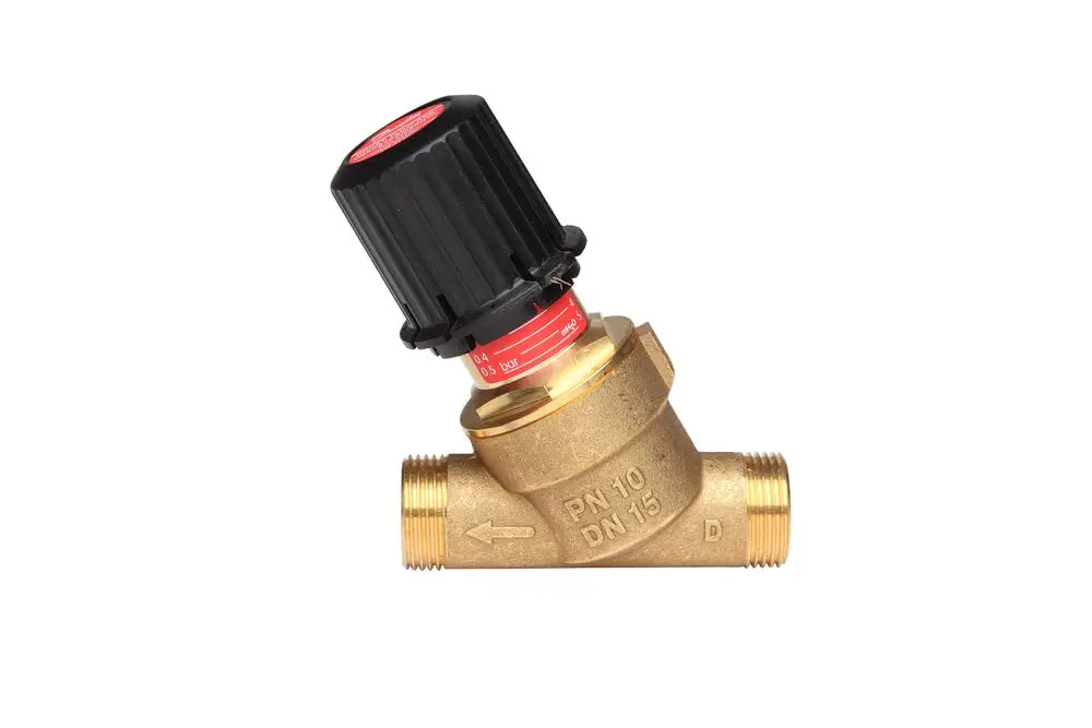 Überströmventil von Danfoss mit verstellbarem Druckregler und Außengewinde, aus Messing, mit Richtungspfeil auf der Oberfläche für die Installation.