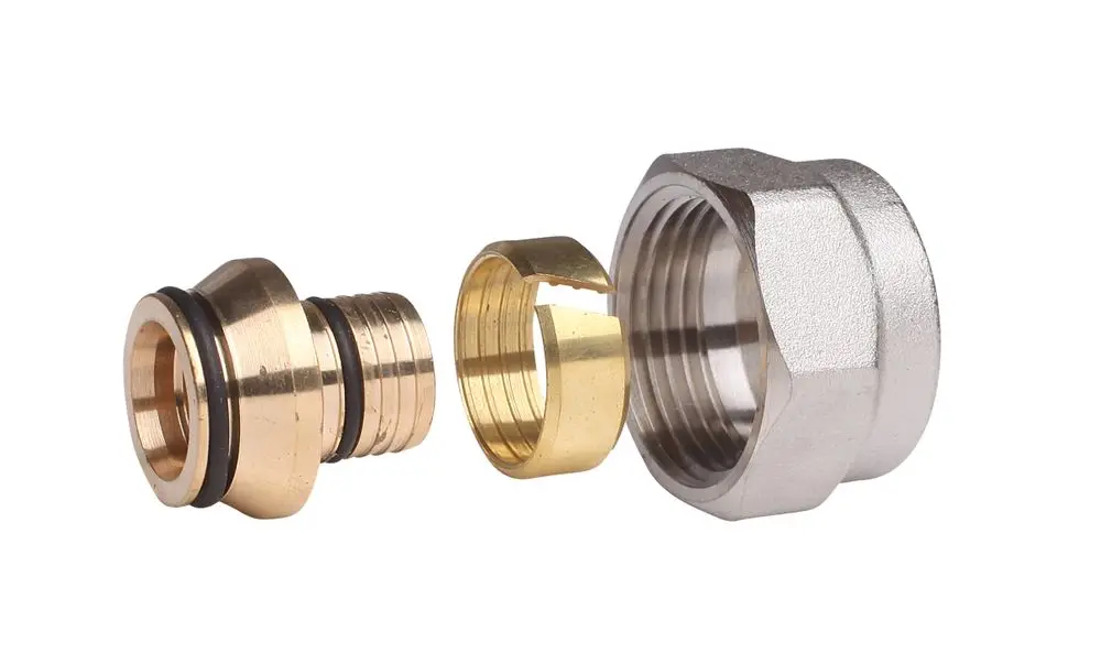 Messing-Klemmverbinder von Danfoss in verschiedenen Ausführungen, geeignet für Alu-Verbundrohre, bestehend aus mehreren Komponenten zur sicheren Verbindung.