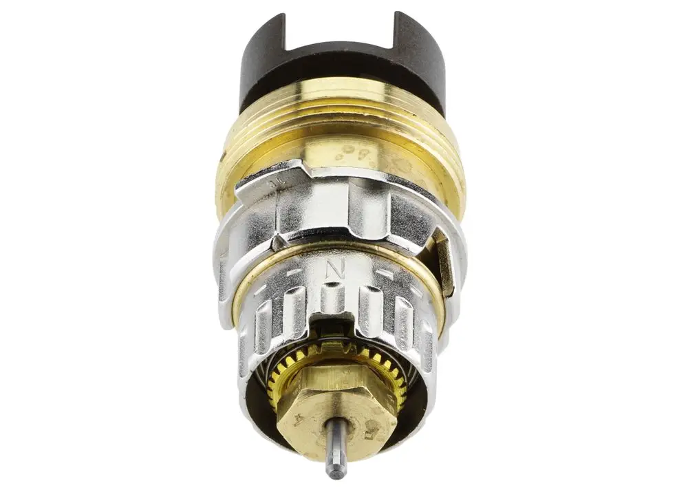 Ventileinsatz von Danfoss, Messing und verchromt, mit detaillierter Mechanik zur regulären Wasserzufuhr, ohne spezifische Maße sichtbar.