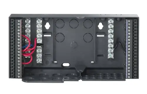 Danfoss Sockel für Wand- und DIN-Schienenmontage, ausgestattet mit Anschlussklemmen und Kabeln für die elektrische Verdrahtung.