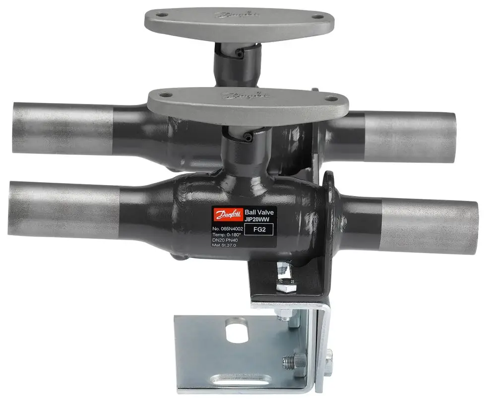 Kugelhahn von Danfoss mit zwei Griffen, zwei Anschlussrohren, Montageplatte und Typenschild. Geeignet für unterschiedliche Anwendungen in der Rohrleitungstechnik.