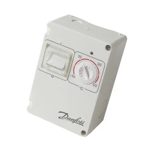 Weißer Danfoss-Thermostat mit einem Drehregler zur Temperatureinstellung von -10 bis +50 °C und einem Schalter. Eignet sich für Rohrbegleitheizungen.