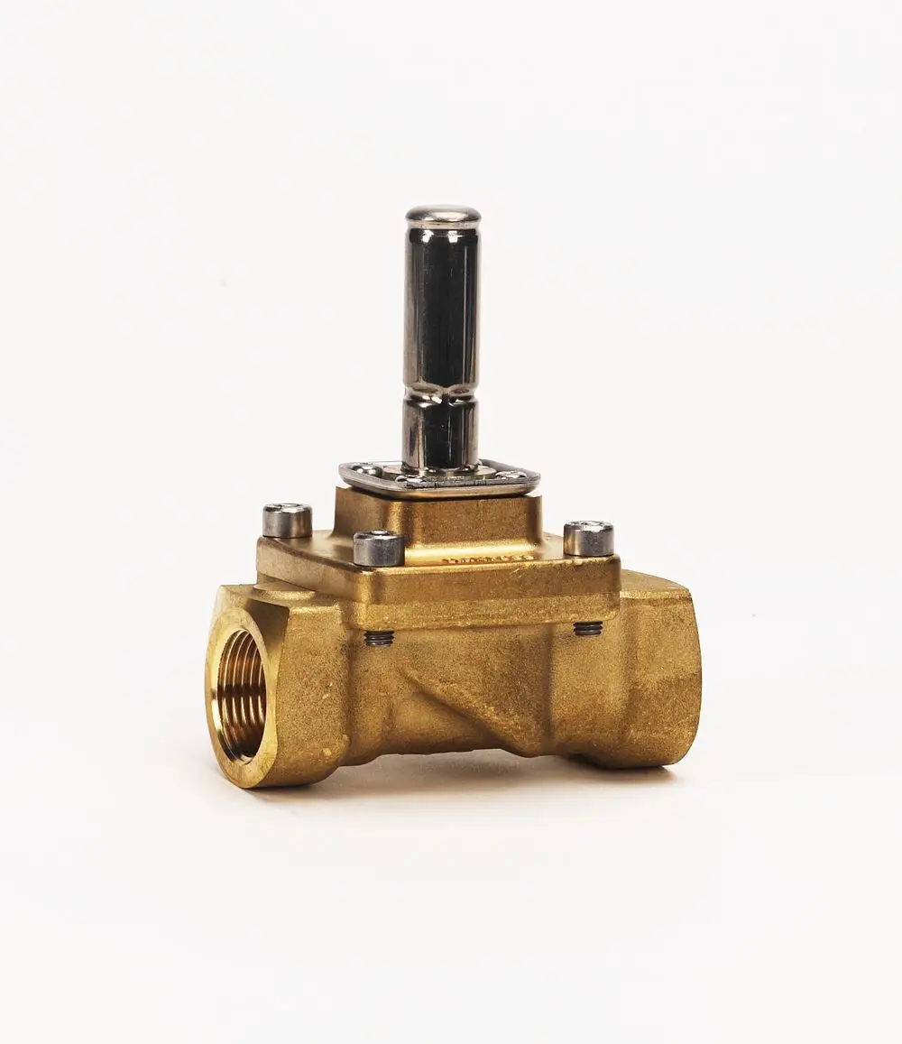Magnetventilgehäuse in Bronze mit Vertikalausgang und verschiedenen Anschlüssen. Hergestellt von Danfoss zur Steuerung von Wasser und Dampf.