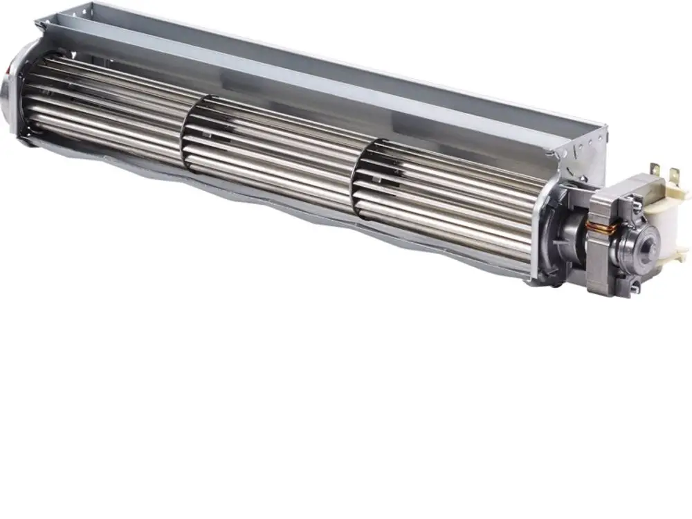 Querstromlüfter aus Metall mit mehreren Heizrohren und einem elektrischen Motor. Stiebel Eltron Produkt, geeignet für Heizungs- oder Lüftungssysteme.