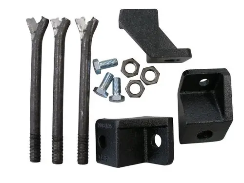 Montageteile von Wilo, bestehend aus mehreren Bolzen, Schrauben, Unterlegscheiben und zwei Konsolen in schwarzer Farbe.