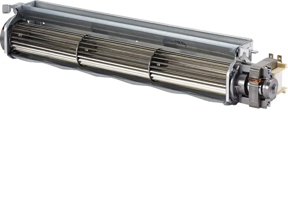 Lüftermotor von Stiebel Eltron in kompakter Bauform, mit Metallkomponenten und mehreren Lamellen. Entwurf für Heizungsanwendungen erkennbar.