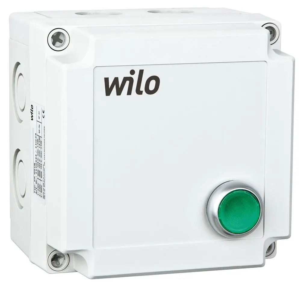 Weißes elektrisches Gehäuse von Wilo mit einem runden, grünen Druckknopf auf der Vorderseite. Seitenansicht zeigt Befestigungsbohrungen.