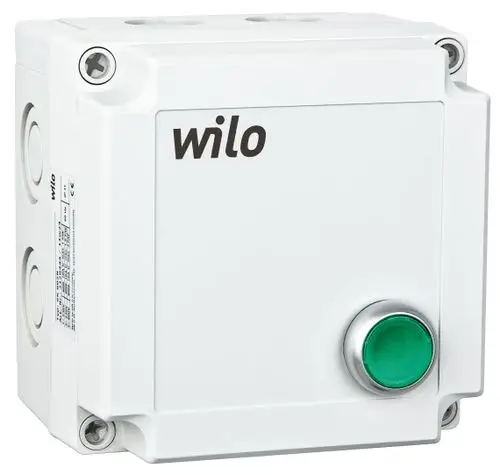 Weißes elektrisches Gehäuse von Wilo mit einem runden, grünen Druckknopf auf der Vorderseite. Seitenansicht zeigt Befestigungsbohrungen.