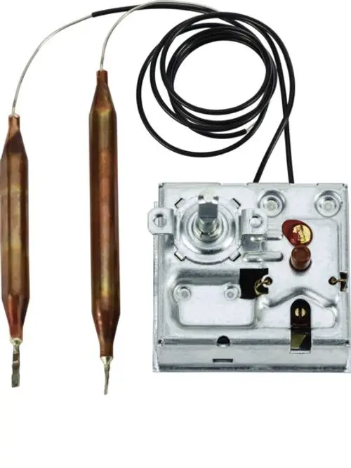 Zwei Kupferfühler mit Anschlusskabeln und einem Regelmodul von Stiebel Eltron, vermutlich für die Temperaturregelung in Heizsystemen.