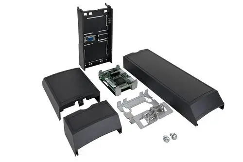 Bauteile eines elektrischen Moduls von Wilo, bestehend aus mehreren Kunststoff- und Metallteilen, einer Platine und Befestigungselementen.