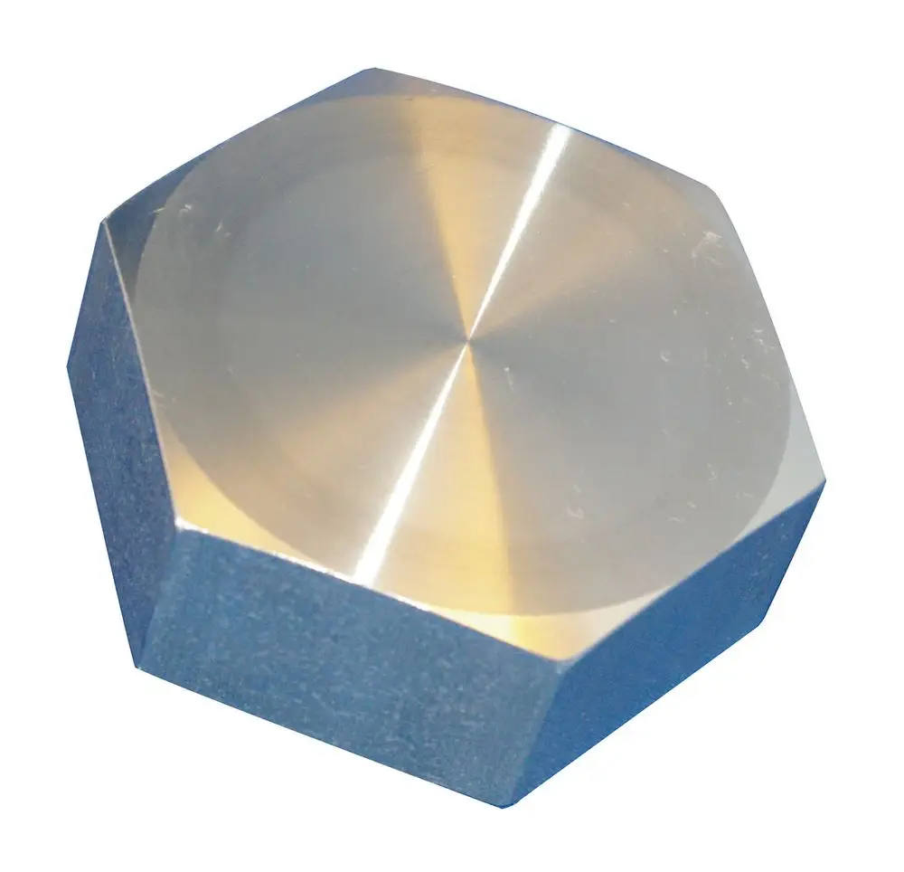Metallene Gewindekappe mit flacher Oberseite und sechseckigem Querschnitt, möglicherweise für Rohre. Teil des mechanischen Zubehörs von Wilo.
