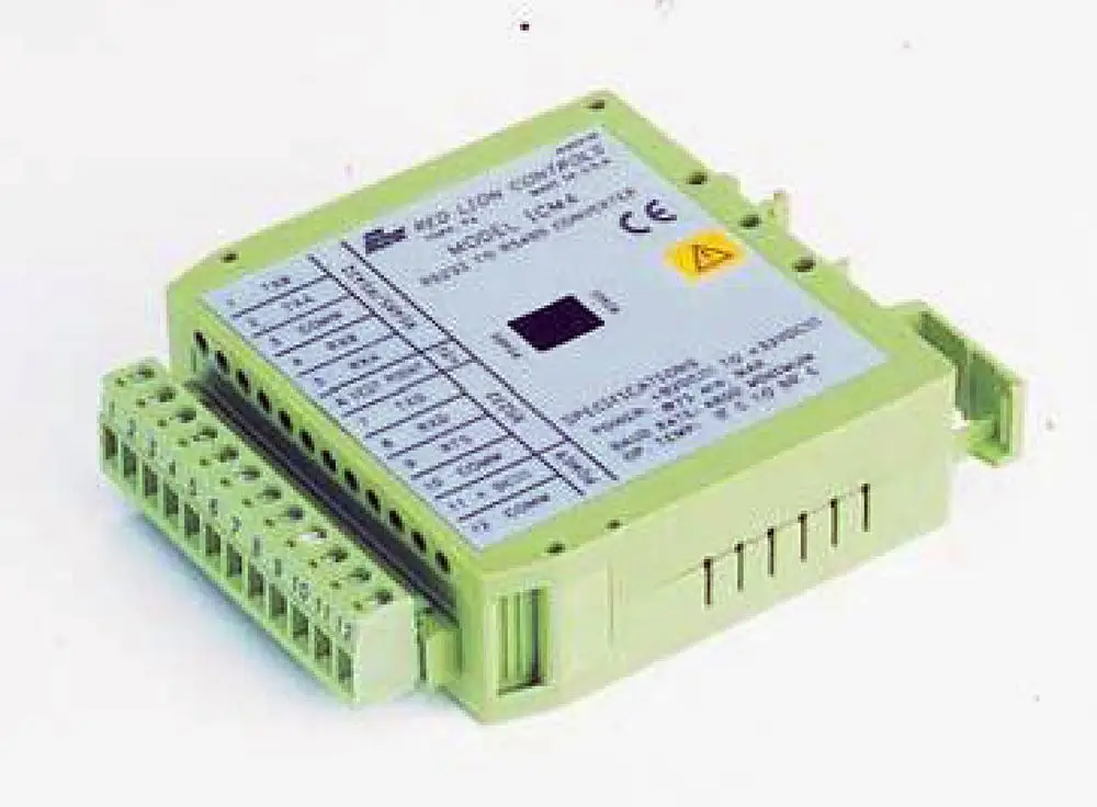 Modulares Kommunikationsmodul von Wilo für Pumpensteuerung, ausgestattet mit mehreren Anschlussmöglichkeiten und einer klaren Beschriftung auf der Oberfläche.