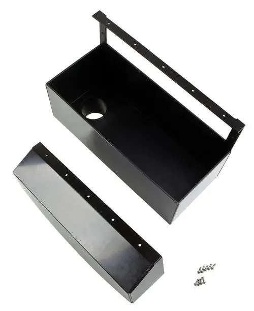 Schwarze Überlaufbox aus Metall mit einem Loch auf der Oberseite. Enthalten sind Nägel zum Befestigen. Produkt von Wilo.