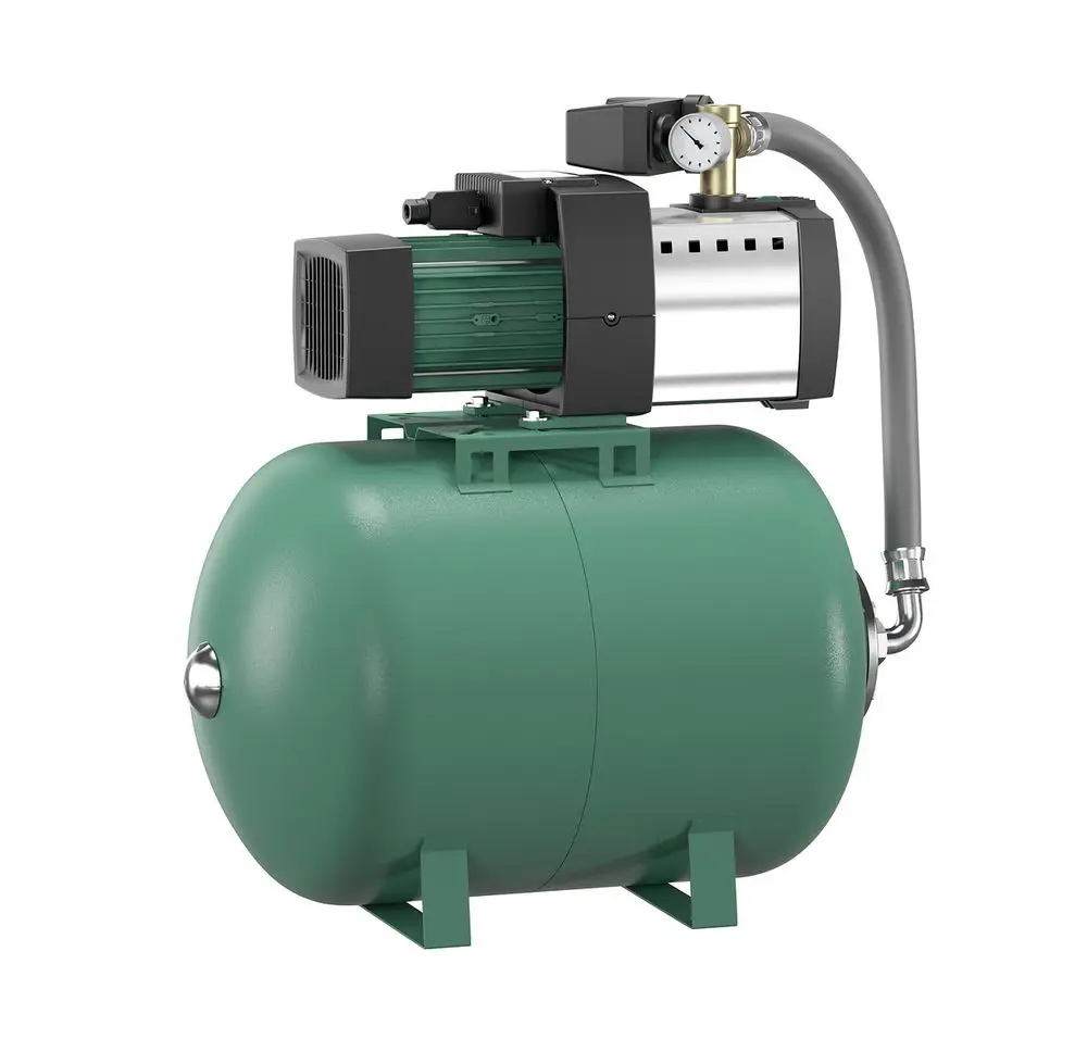 Grüne Hochdruckpumpe von Wilo mit einem großen Druckbehälter und einem Elektromotor. An der Pumpe sind Rohranschlüsse und ein Manometer sichtbar.
