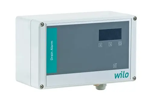 Weißes Alarmschaltgerät von Wilo mit schwarzem Display und mehreren Bedienelementen zur Überwachung von Abflüssen.