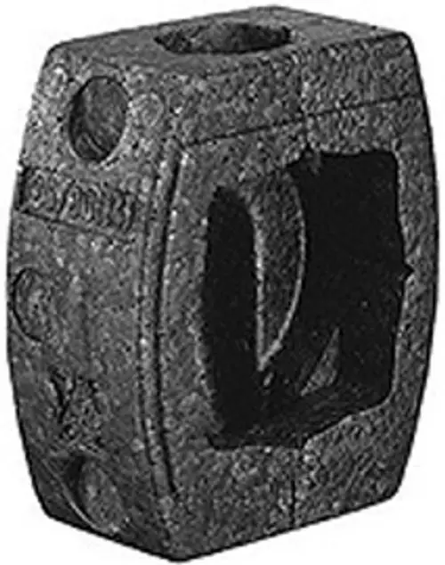 Wilo Wärmedämmschale, geformtes schwarzes Kunststoffteil mit zentralem Loch und seitlichen Öffnungen, dient zur Wärmedämmung von Rohrleitungen.