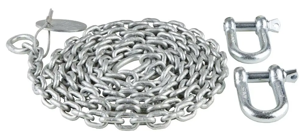 Kette und zwei Schäkel, aus Metall, galvanisiert, zum Heben und Sichern von Lasten, Wilo-Produkt, in einem Rundum-Design auf einem weißen Hintergrund.