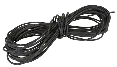 Schwarzes, längliches Kabel, in lockerer Schlaufenform gewickelt, geeignet für elektrische Anschlüsse, möglicherweise von der Marke Wilo.