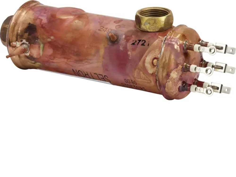 Kupfernes Heizelement von Stiebel Eltron mit mehreren Anschlussklemmen, einem Gewinde an einem Ende und zwei Auslassführungen an der anderen Seite.