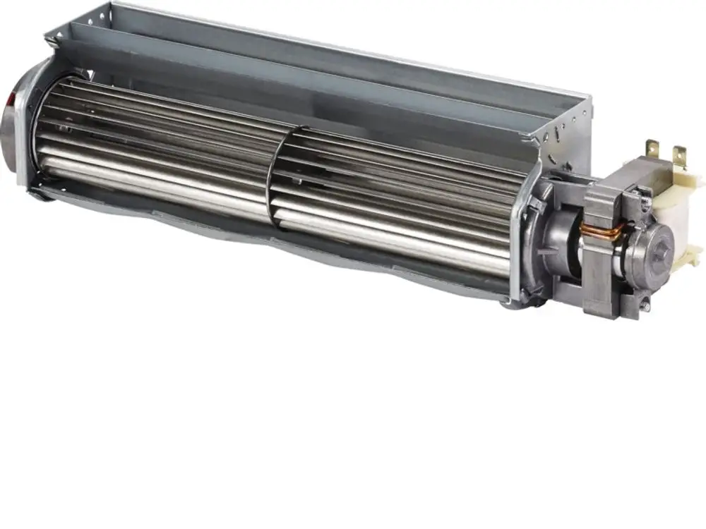 Querstromlüfter mit mehreren Metallrippen und einem Motor, hergestellt von Stiebel Eltron, geeignet für Heizungs- und Belüftungssysteme.