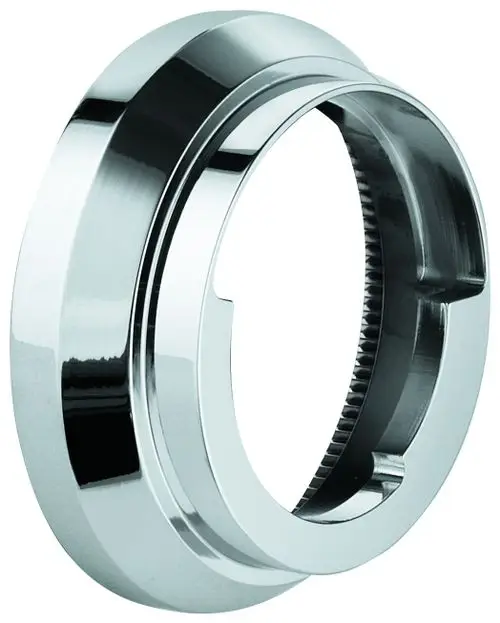 Chromfarbener Ring von Grohe, mit einem glatten Äußeren und einer geriffelten Innenseite, vermutlich als Dichtungselement oder für eine Konstruktion gedacht.