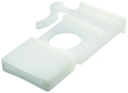 Halter von Grohe, in Weiß, mit einer Öffnung in der Mitte und einer seitlichen Ausbuchtung. Ideal zur Befestigung oder Unterstützung in Sanitärinstallationen.