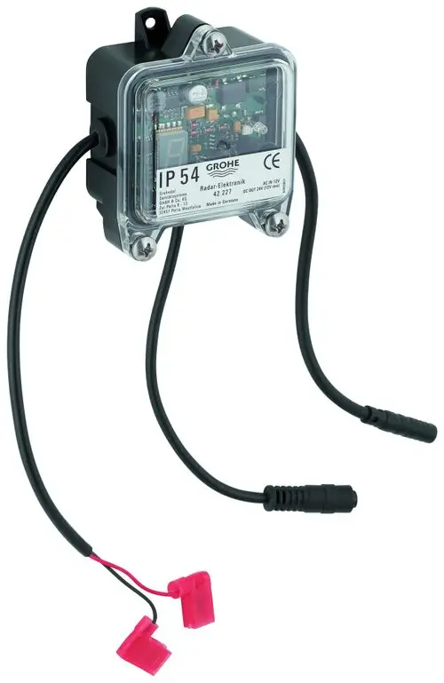 Steuergerät von Grohe mit Sichtfenster, zwei Kabeln und Steckverbindungen. Das Gehäuse ist farblos transparent und zeigt interne Komponenten der Elektronik.