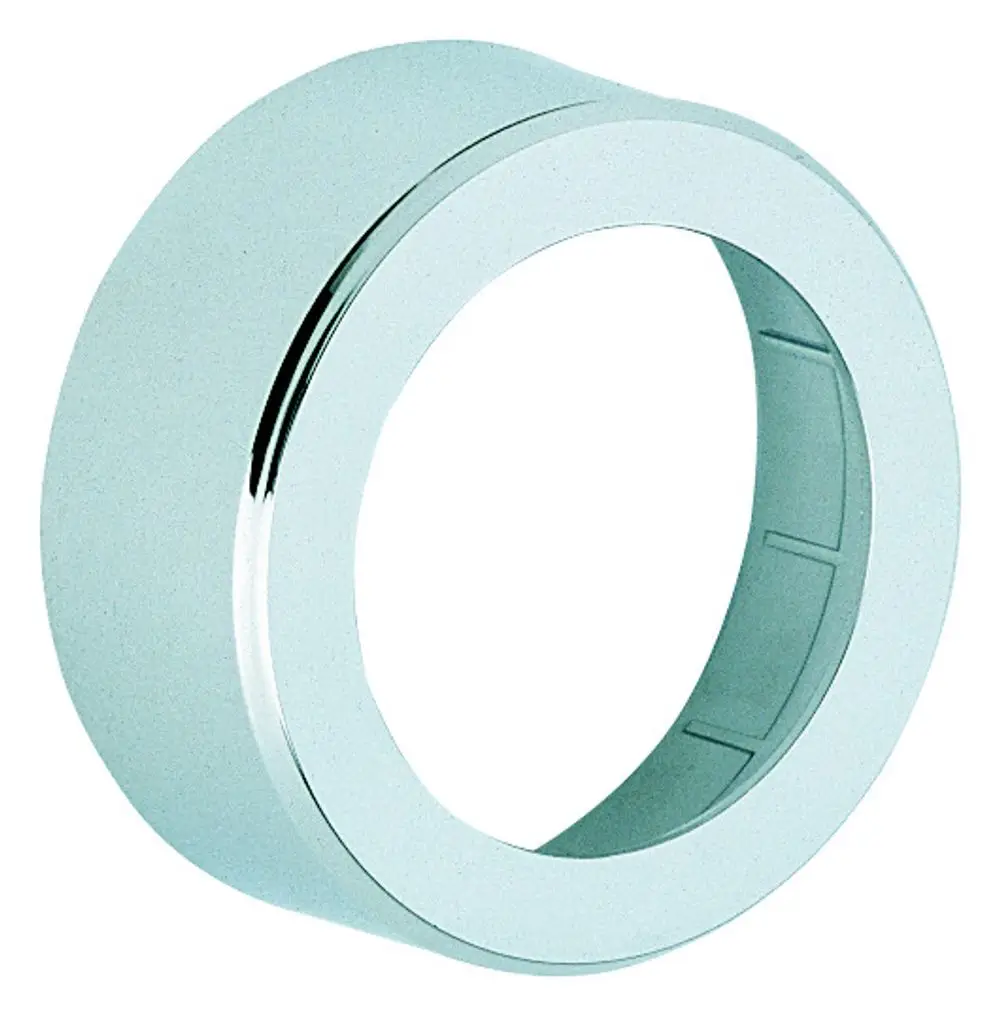 Grohe-Hülse in Chrom-Optik, zylindrische Form, geeignet für Sanitärinstallationen. Klare Kanten und eine glatte Oberfläche sind sichtbar.