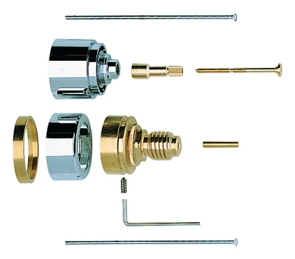 GROHE Verbindungselemente, bestehend aus verschiedenen chromierten und messingfarbenen Bauteilen, einschließlich Ringen, Schläuchen und Stiften, angeordnet auf hellem Hintergrund.