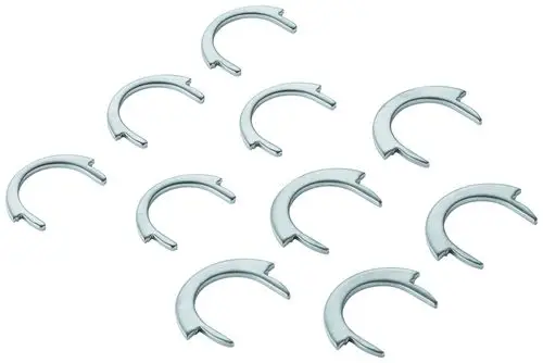 Grohe Sicherungsscheiben in metallischer Ausführung, angeordnet in einer Gruppe von zehn, zeigen die typische U-Form zur Befestigung und Sicherung von Bauteilen.