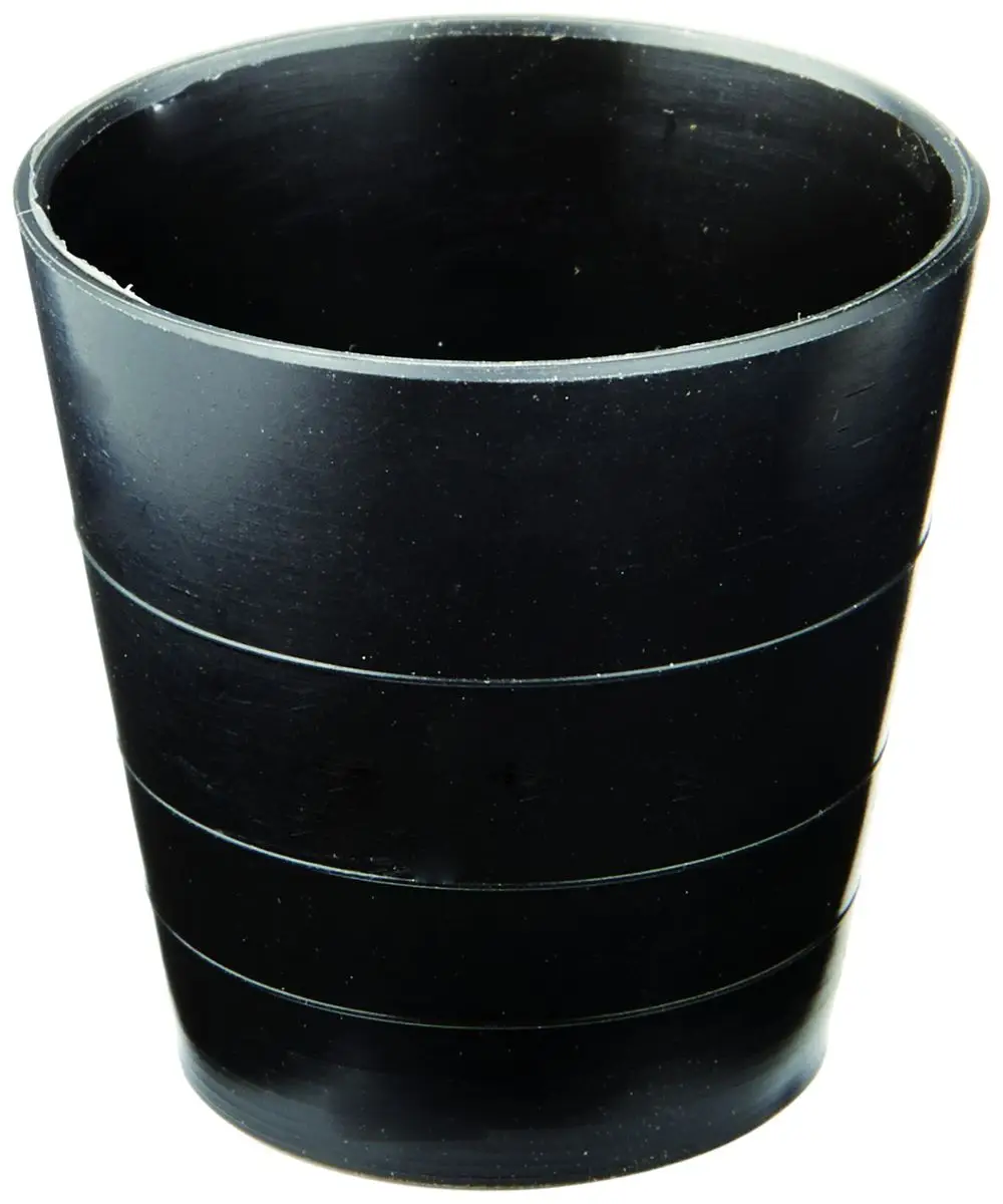 Schwarze Spülstromdrossel mit gerillter Oberfläche, hergestellt von Grohe. Das Produkt hat eine zylindrische Form und ist auf der Oberseite offen.