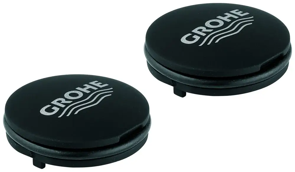 Schwarze Abdeckkappen mit dem Grohe-Logo, rund und flach, in zwei Exemplaren abgebildet, zur Verwendung in Sanitärinstallationen.