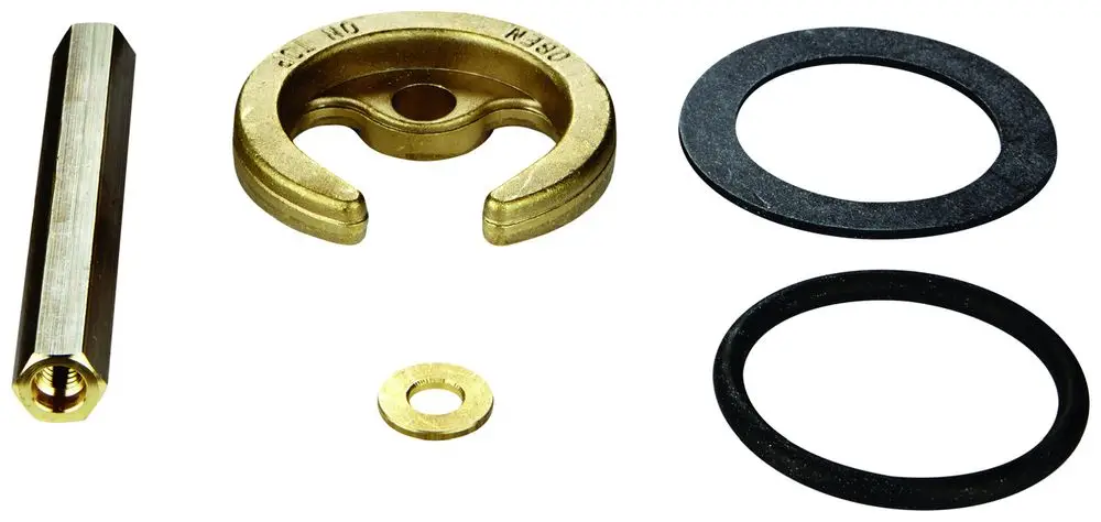 GROHE Befestigungsset bestehend aus verschiedenen Metall- und Gummiteilen, darunter eine Messing-Schraube, ein Sicherungsring und Dichtungen, auf neutralem Hintergrund.